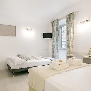White Candia Bed & Breakfast Rome